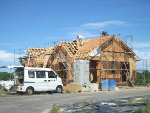 ツーバイフォーM邸、屋根野地板貼り