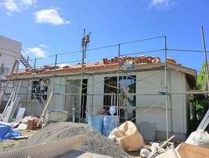 宮良N.M邸瓦葺き